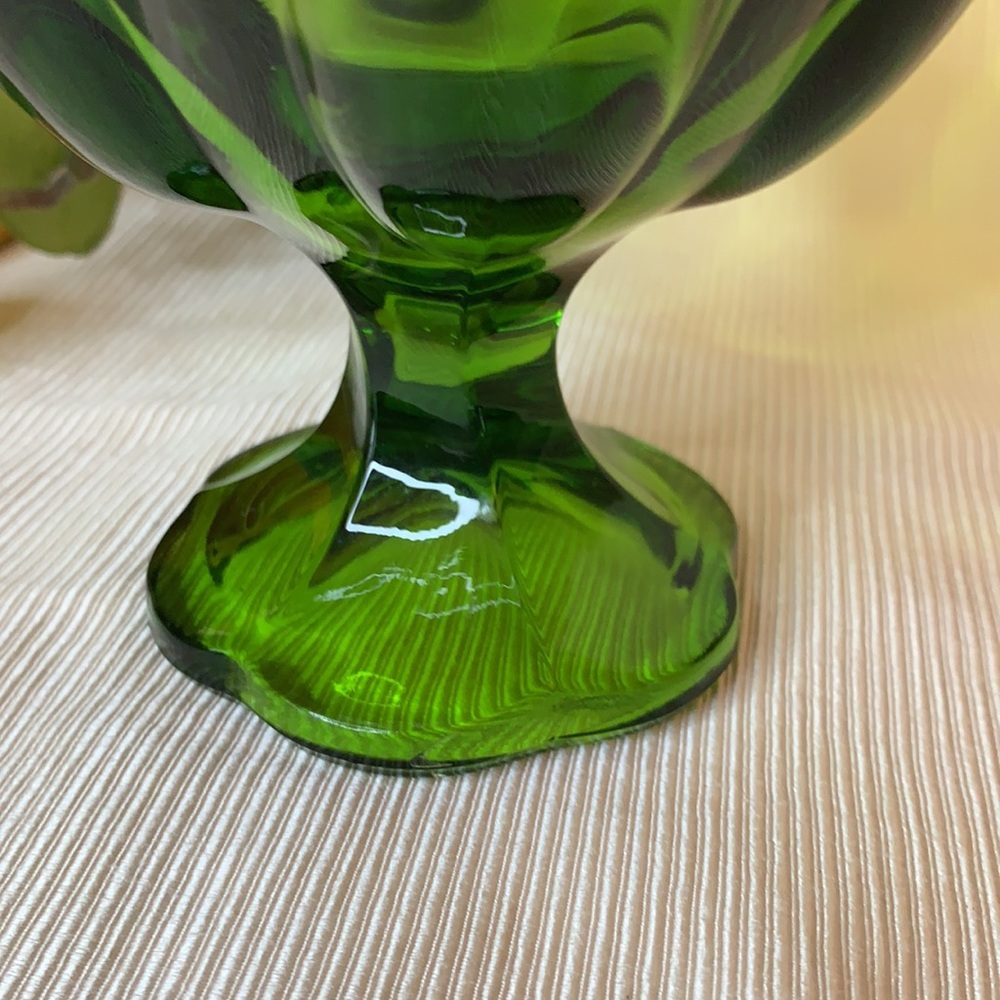 Vintage L. E. Smith emerald green scalloped handkerchief pedestal dish - Picture 3 of 10